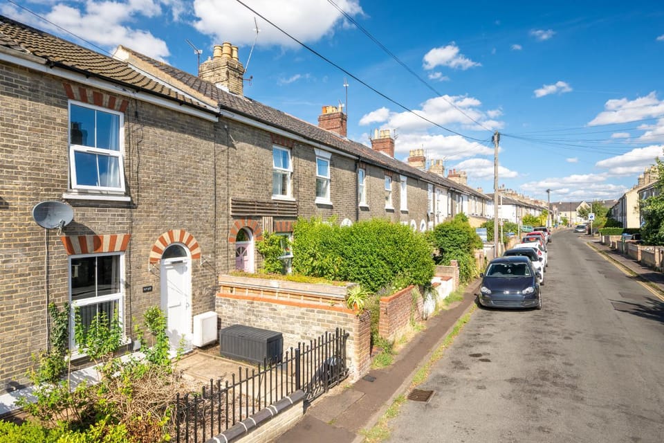 Swift Host - Newmarket House - Golden Triangle - Sleeps 4 - Garden House in Norwich