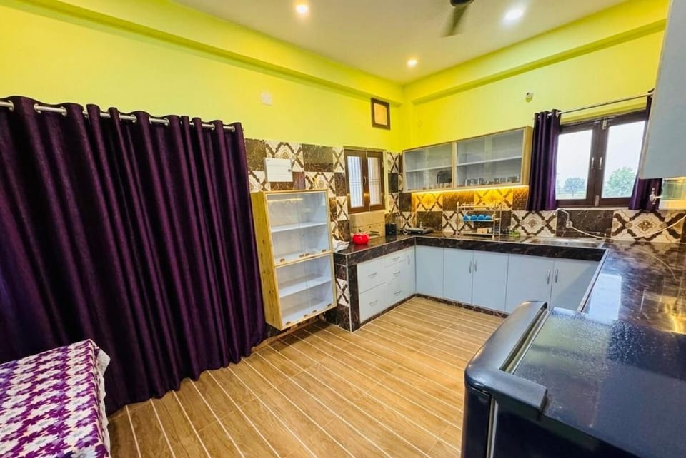 The Green Abode,2 mins walking to Ghat, Prime site Apartment in Varanasi