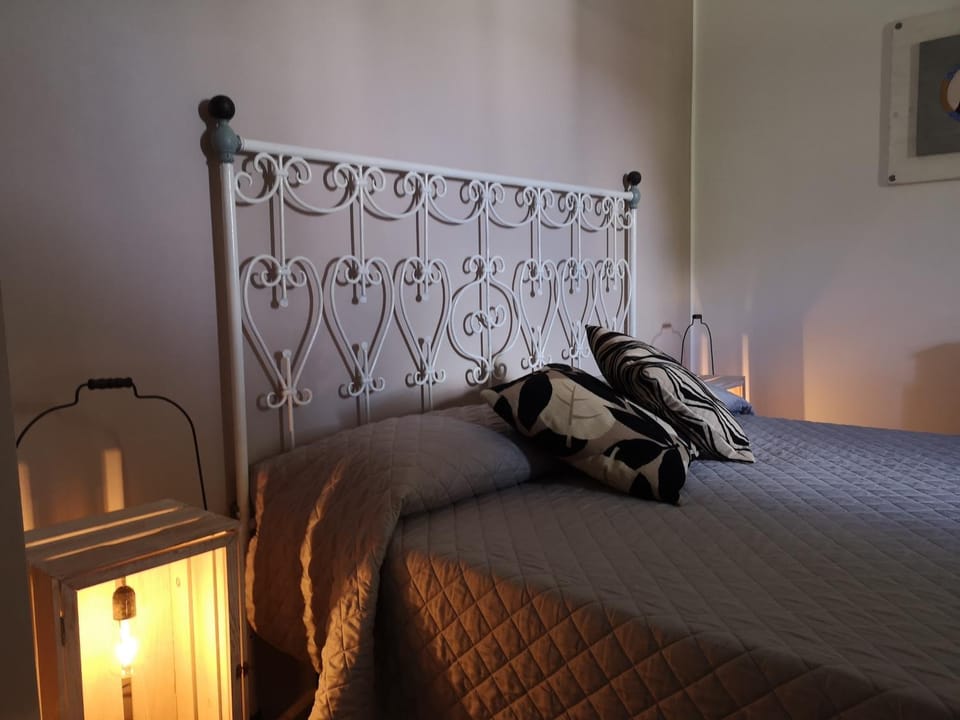 Bed, Decorative detail