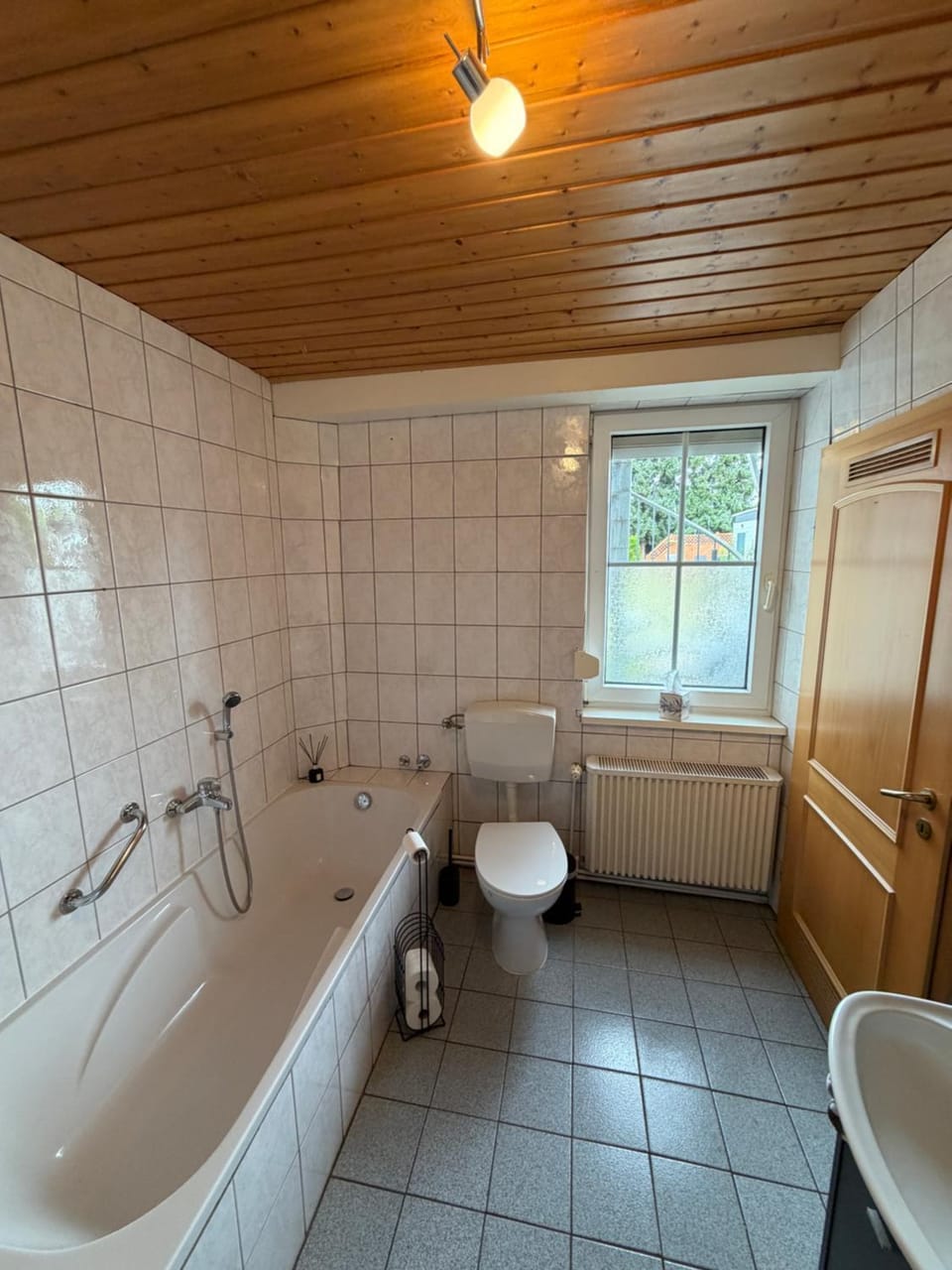 Shower, Toilet, Bathroom, Bath, towels