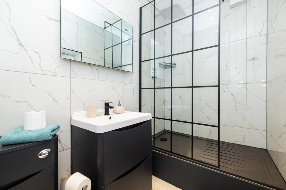 Shower, Bathroom, towels