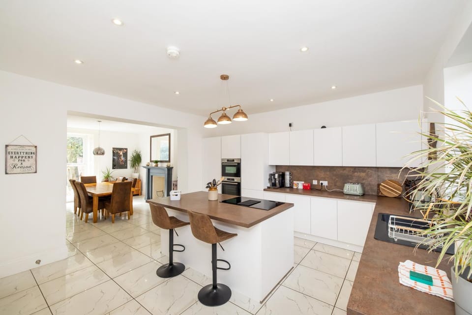 Coffee/tea facilities, Kitchen or kitchenette, Dining area, minibar, oven, pet friendly, stove, toaster