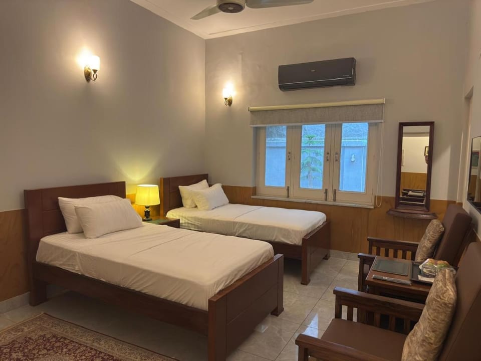 Bed, Photo of the whole room, Bedroom, air conditioner