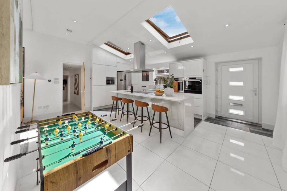 Sleeps 6 Free Parking & Ev charging Town centre Apartment in England