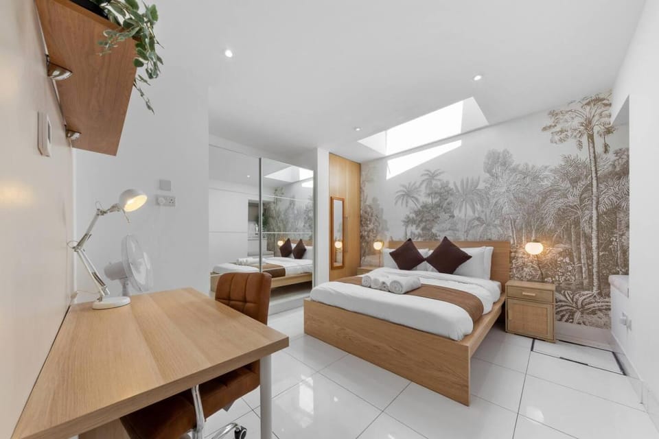 Sleeps 6 Free Parking & Ev charging Town centre Apartment in England