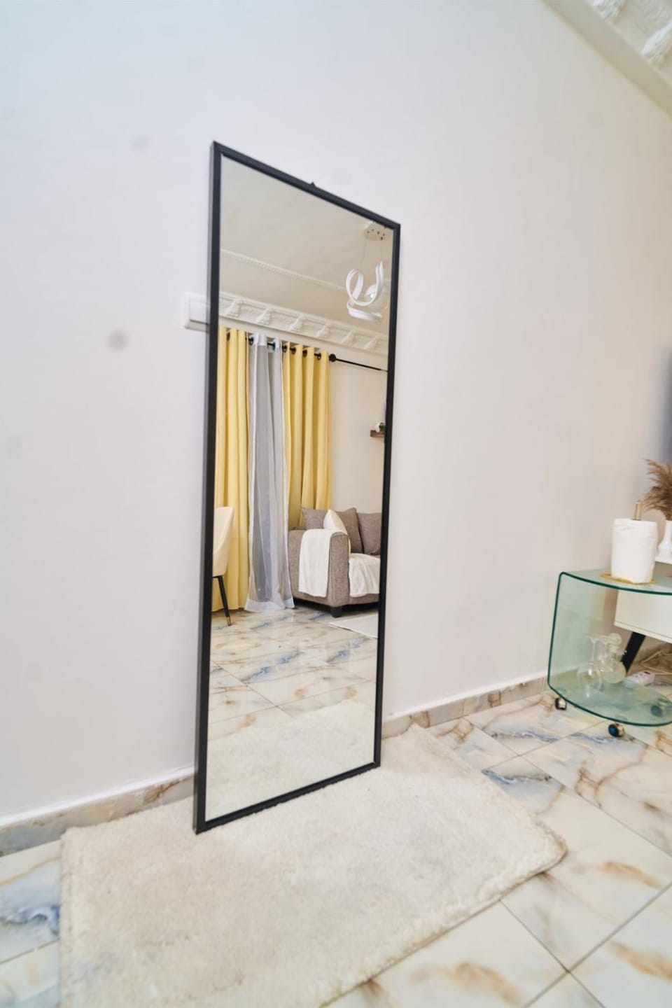 Serene Modern 1BR Secure Parking & On-Call Host Apartment in Yaoundé