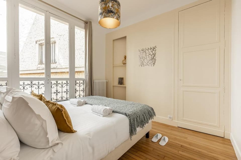 B3G 4pers Champs élysées Wagram ArcdeTriomphe AC Apartment in Paris