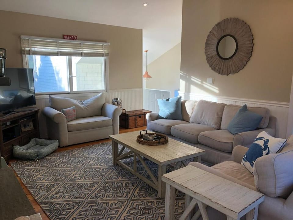New Seabury Oasis with Pool! House in New Seabury