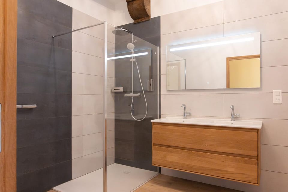 Bathroom, Living room