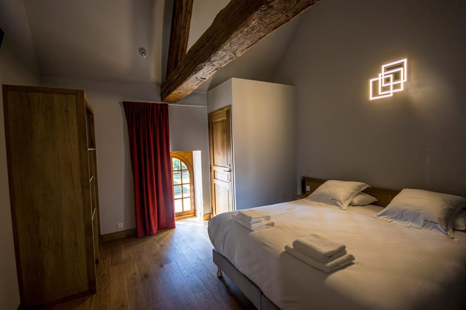Property building, Living room, Bedroom