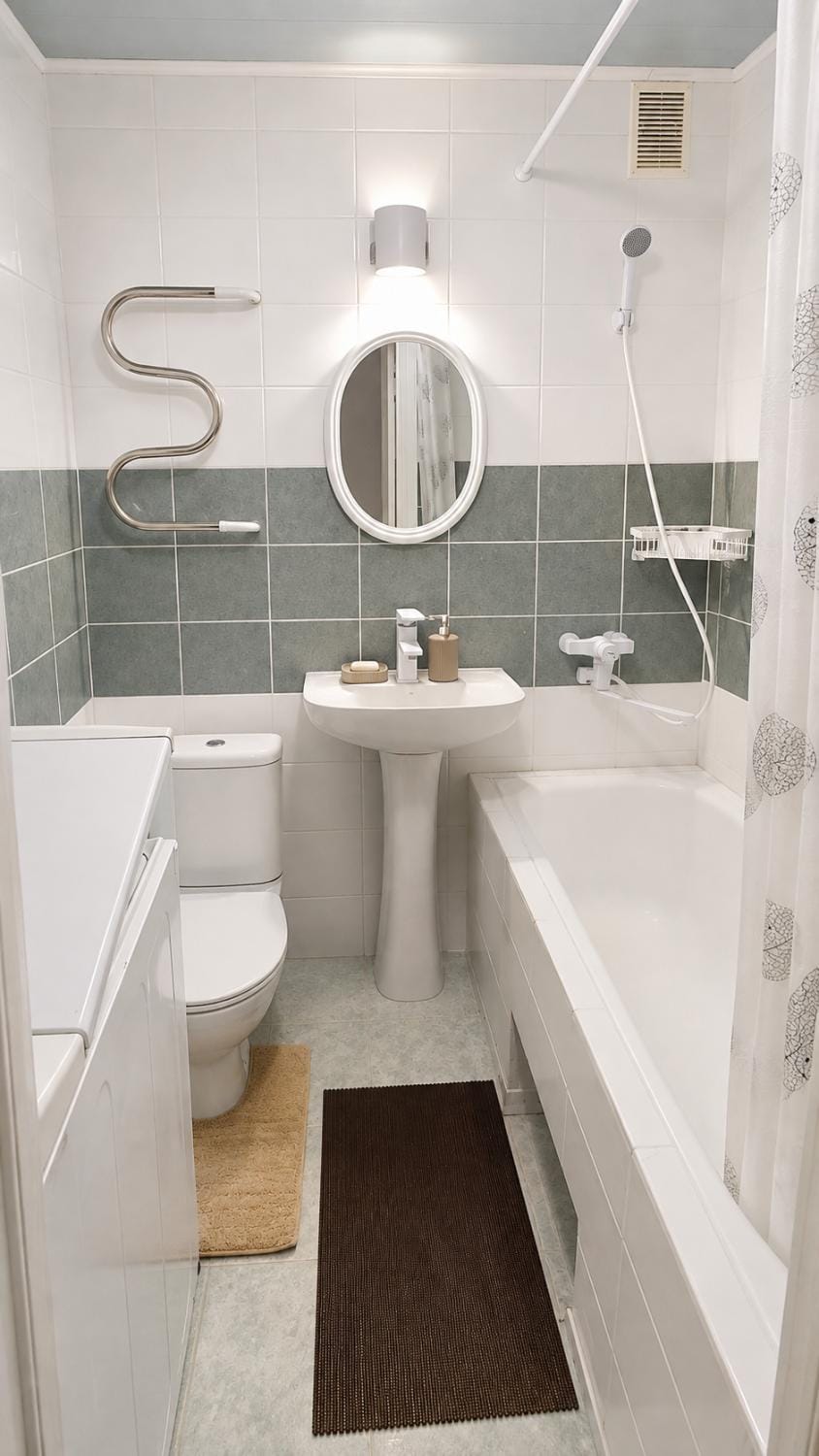 Toilet, Bathroom, towels, washing machine