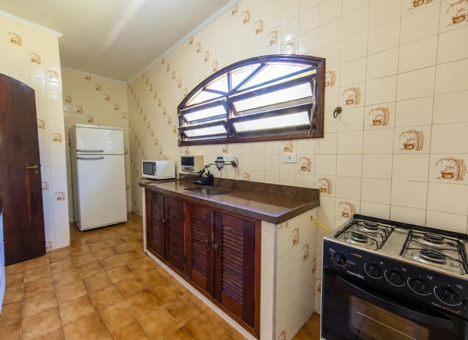 Casa Encanto da Praia - com piscina, 90m da praia House in Itanhaém