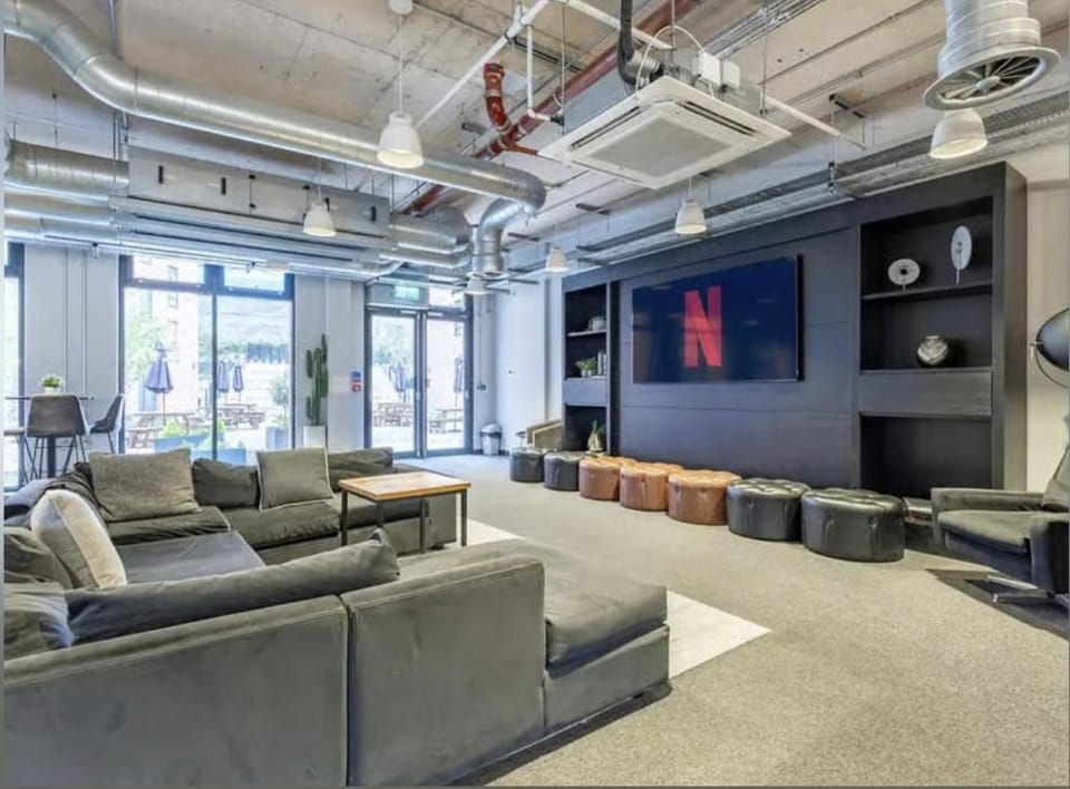 Globe Works - Ensuites for Students Only Vacation rental in Birmingham