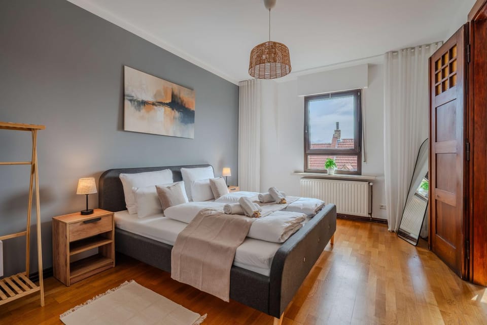 Bed, Photo of the whole room, towels