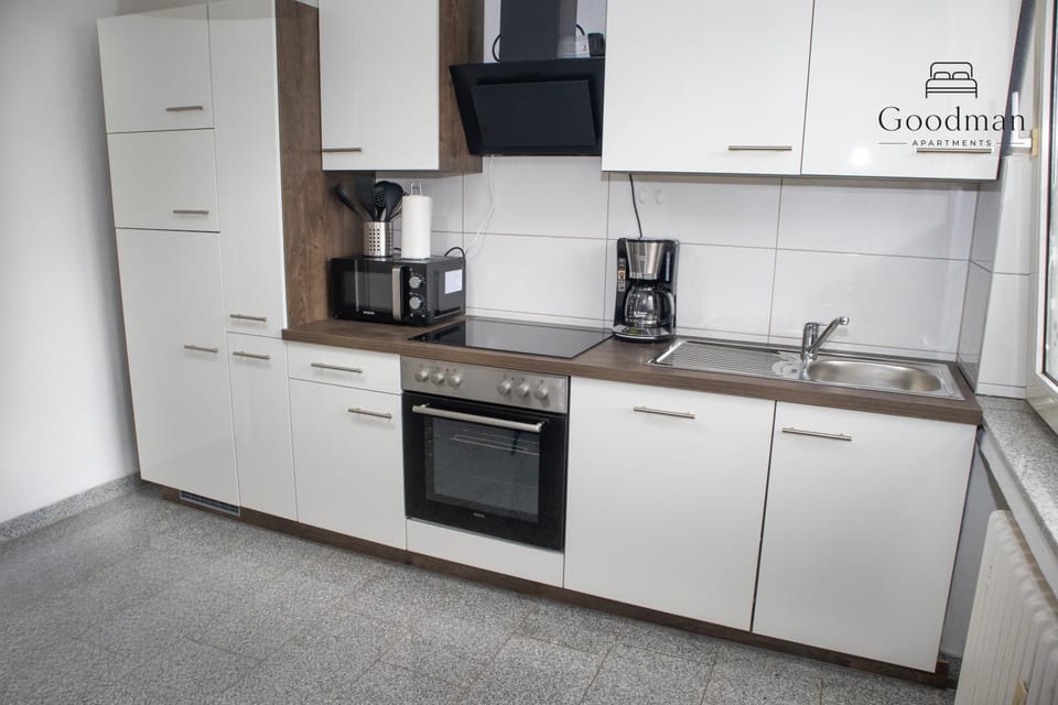 Coffee/tea facilities, Kitchen or kitchenette, dishwasher, oven, stove
