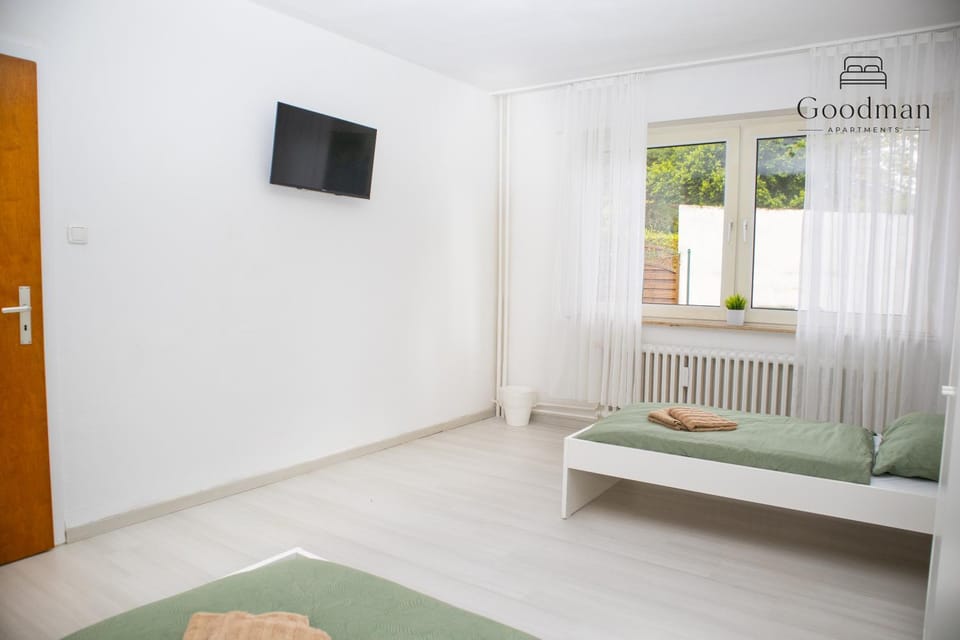 Bed, TV and multimedia, Photo of the whole room, Bedroom