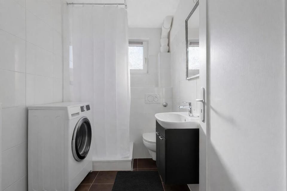Augsburg modern WiFi 4 Person Apartment in Augsburg