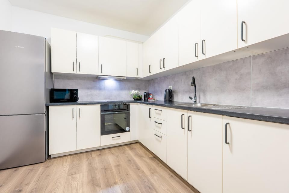 Kitchen or kitchenette, microwave, oven, stove