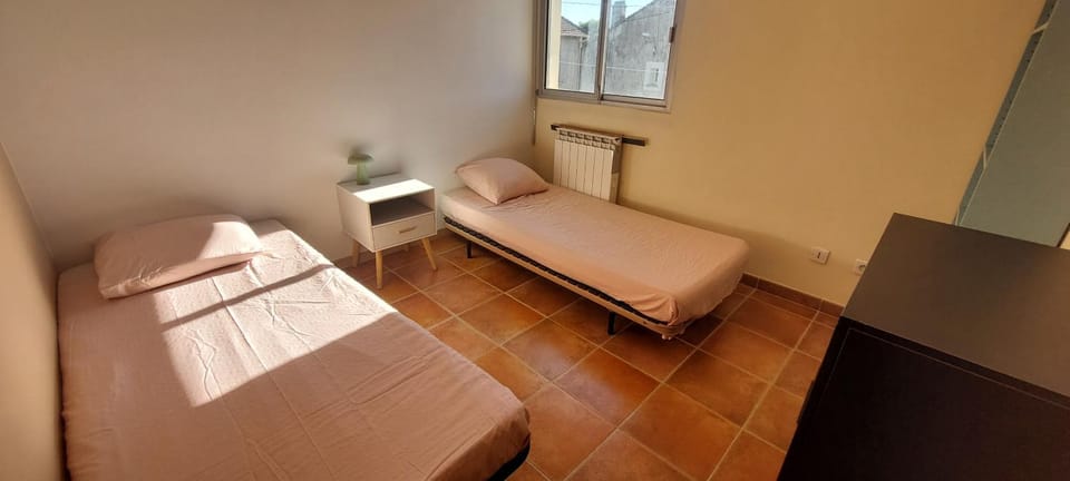 Bed, Photo of the whole room, Bedroom, heating, storage, wardrobe
