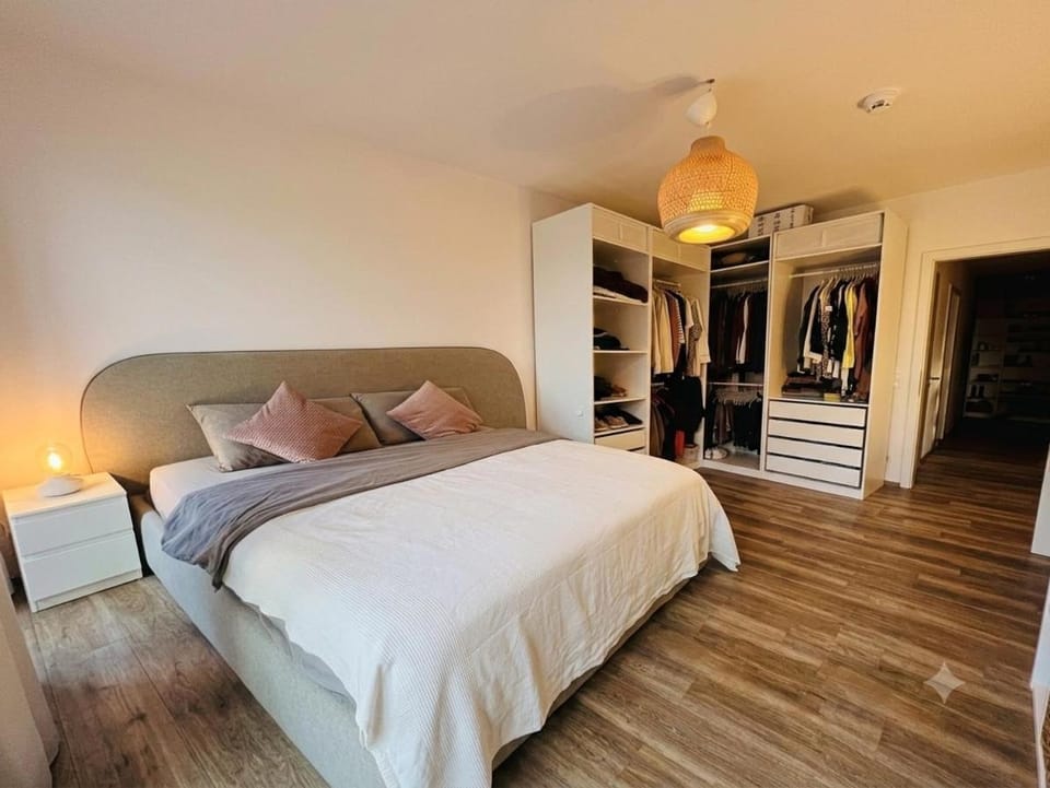 Luxurious High Rise Haven at Henninger Turm Apartment in Frankfurt
