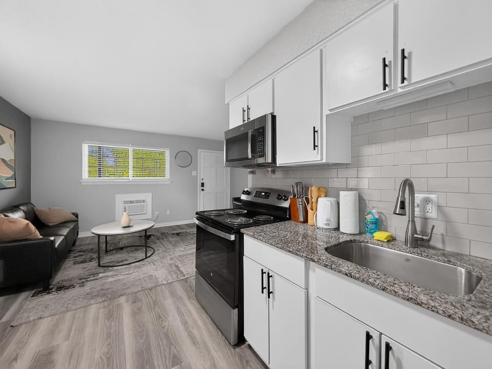 Stylish, cozy apartment with a bright, inviting fe Apartment in Durham