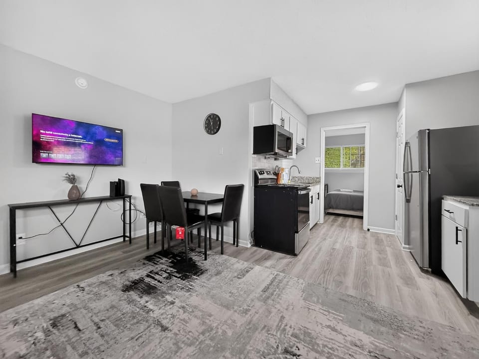 Stylish, cozy apartment with a bright, inviting fe Apartment in Durham