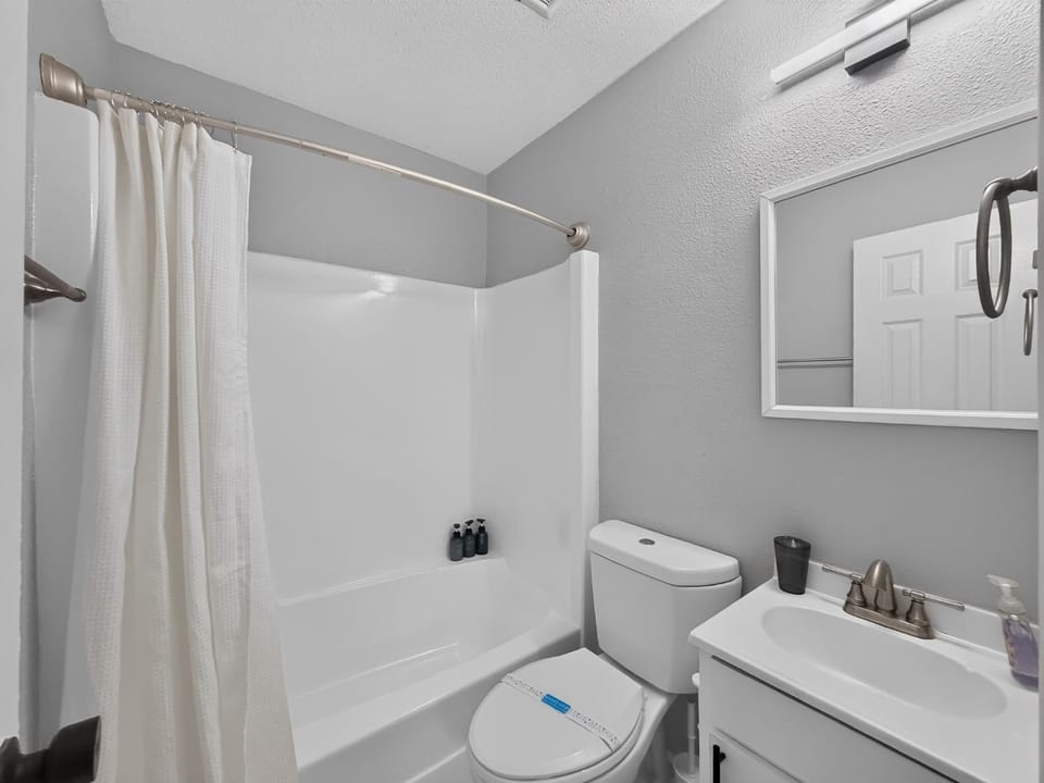 Stylish, cozy apartment with a bright, inviting fe Apartment in Durham