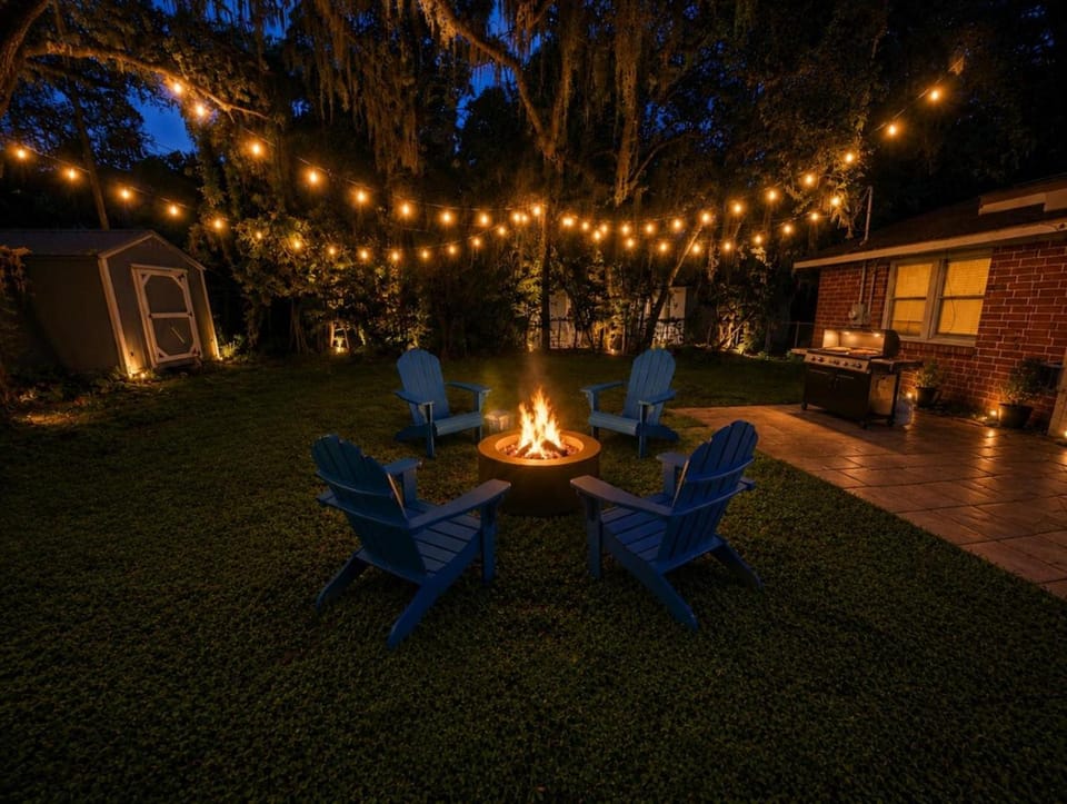 Near UF and Stadium Fire Pit Poker Sleeps 8 House in Gainesville