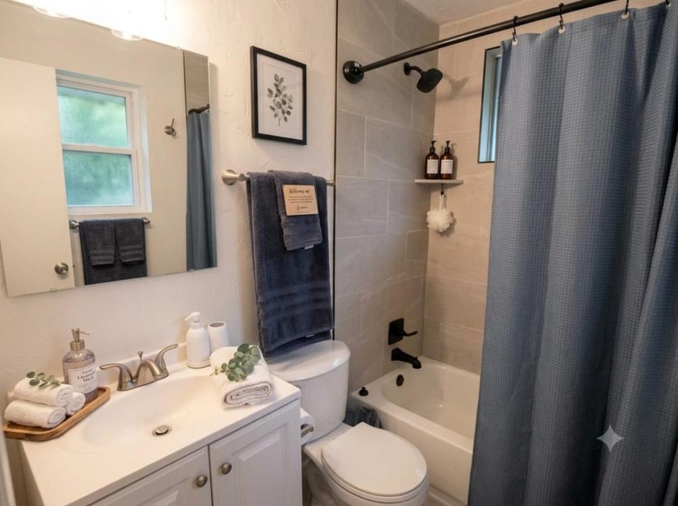 Near UF and Stadium Fire Pit Poker Sleeps 8 House in Gainesville