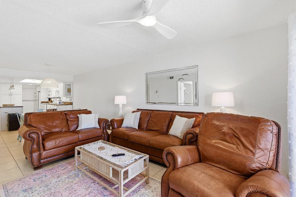 412 - 2/2 Oceanfront Corner Unit House in Edgewater