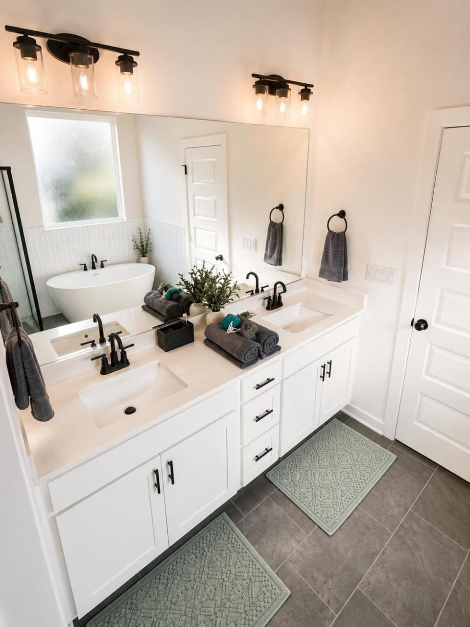 Bathroom, towels