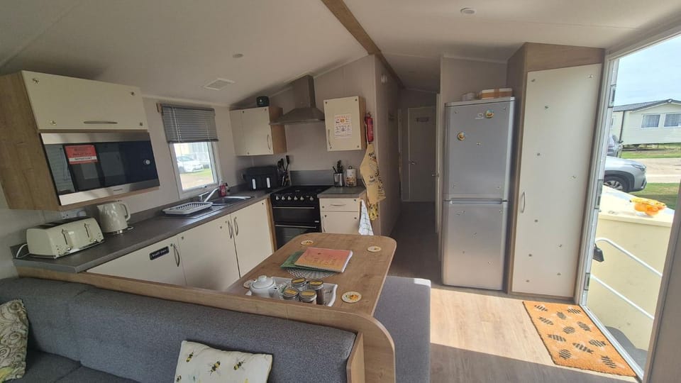 Decorative detail, microwave, oven, kitchen
