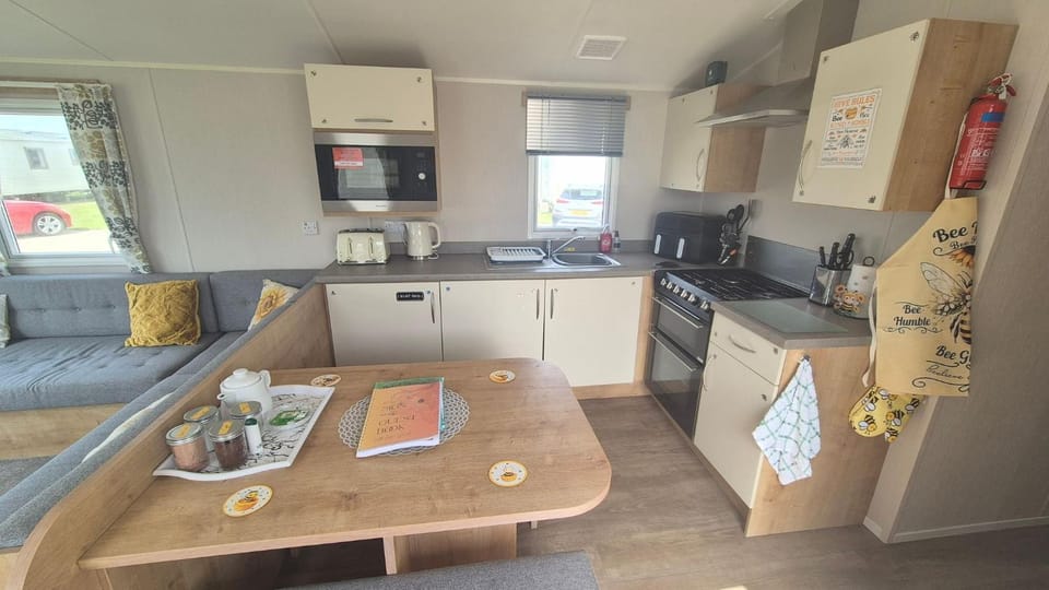 microwave, oven, kitchen