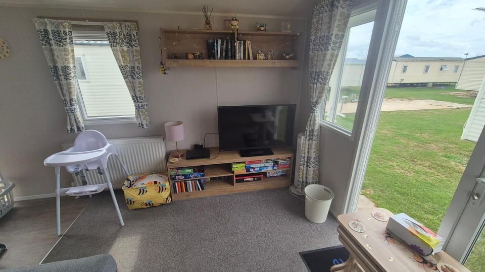 Communal lounge/ TV room, TV and multimedia, Living room