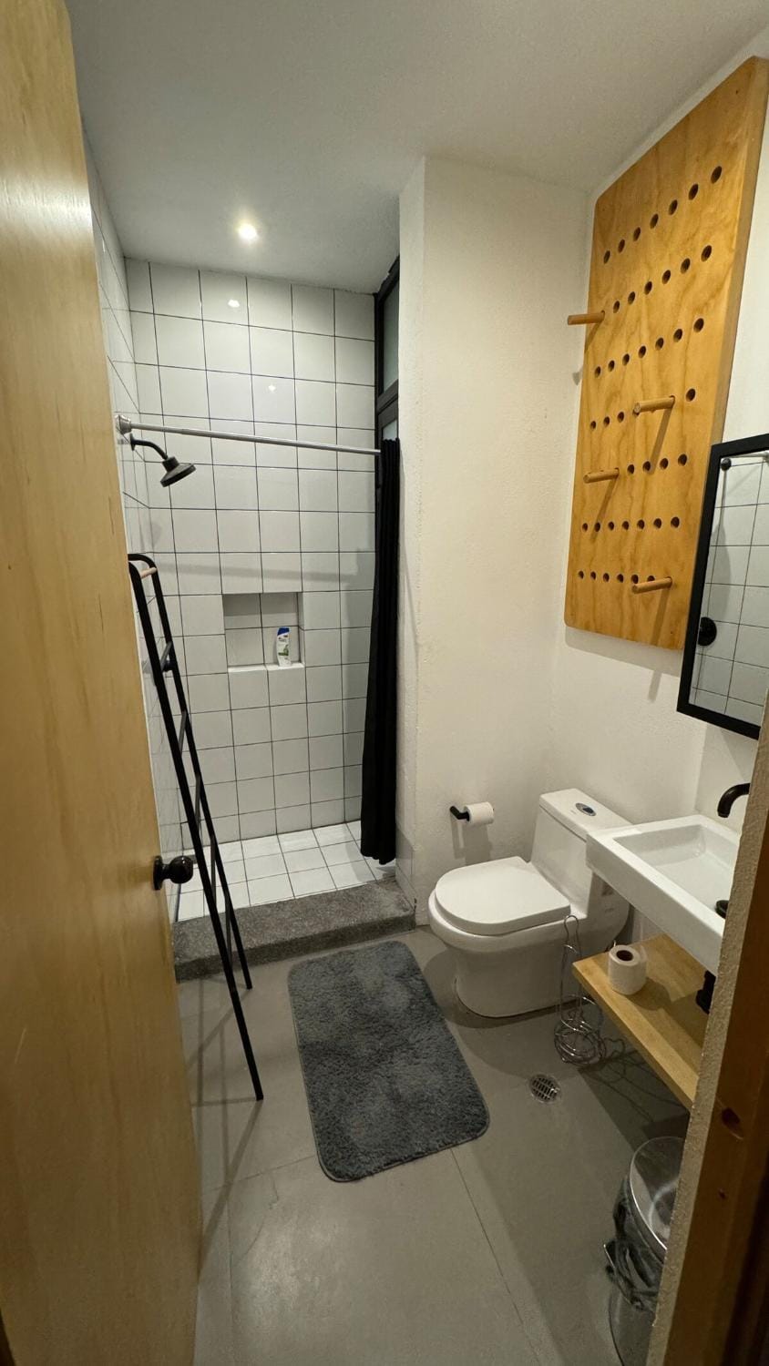 Shower, Toilet, Bathroom, Bath, towels