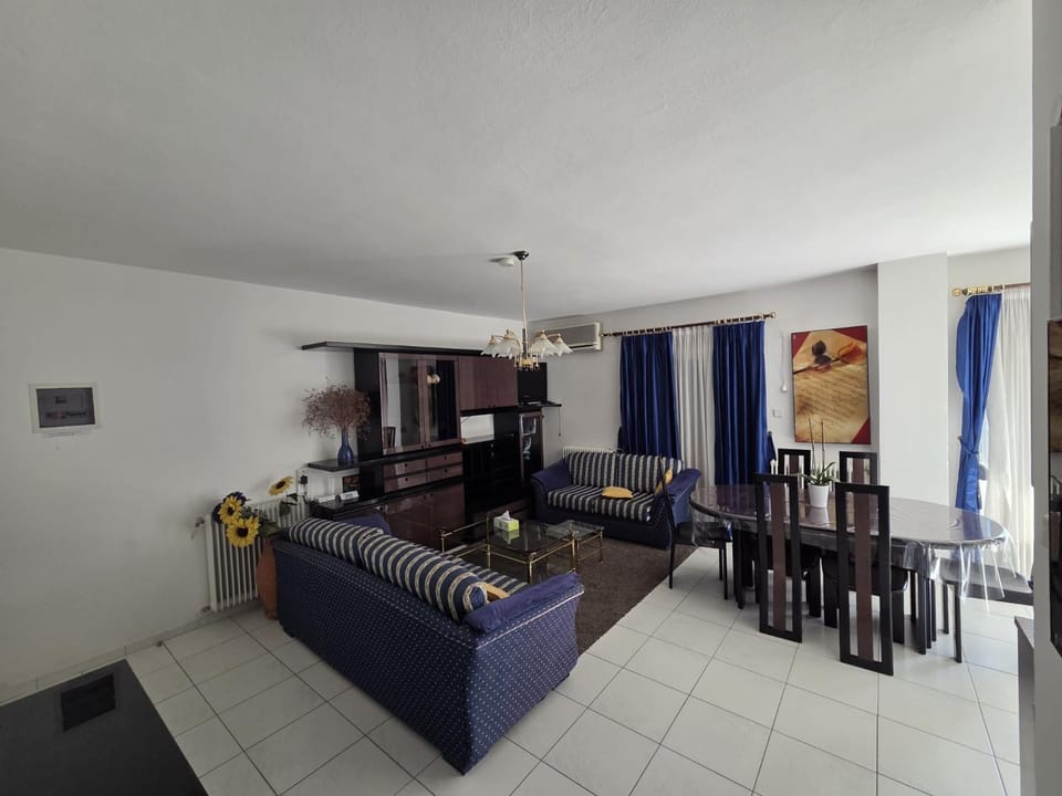 Living room, Photo of the whole room, Seating area, Dining area