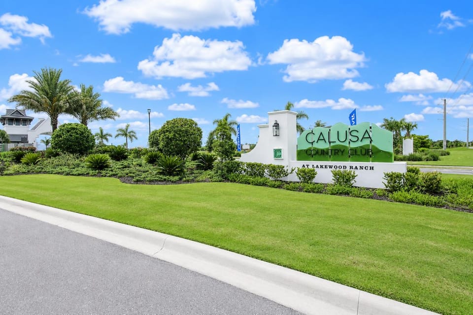 Condo In Calusa Golf & Country Club Tee Time House in Florida