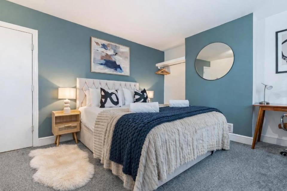Bed, Photo of the whole room, Bedroom