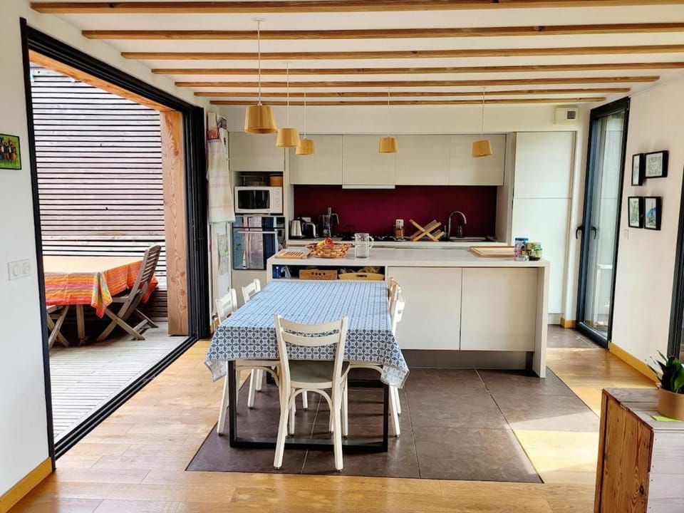 Appartement T4 avec patio, terrasse et jardin Apartment in Rezé