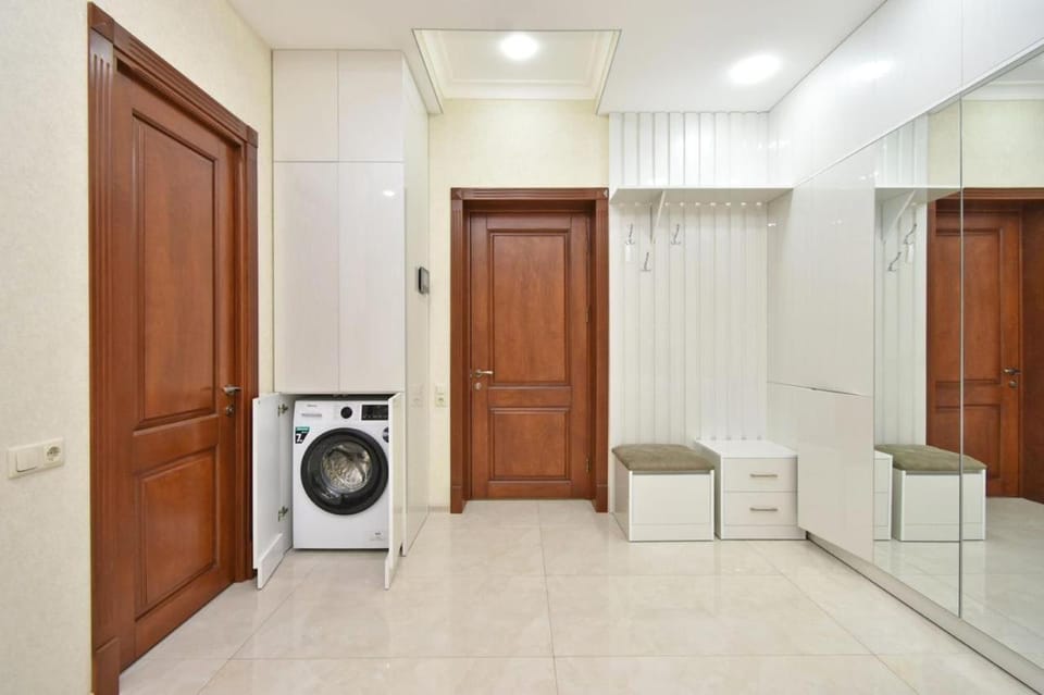 LUXURY PREMIUM Large Studio Apartment By Northern Avenue and Republic Sqaure - SUPERB Top Location! Apartment in Yerevan