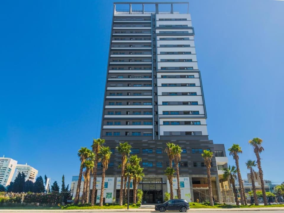 Luxury - Modern - City Center -Air ConditioningCentralized -Wi-Fi Apartment in Tangier