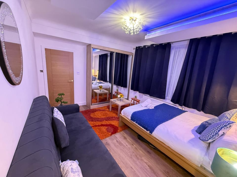 Living room, Photo of the whole room