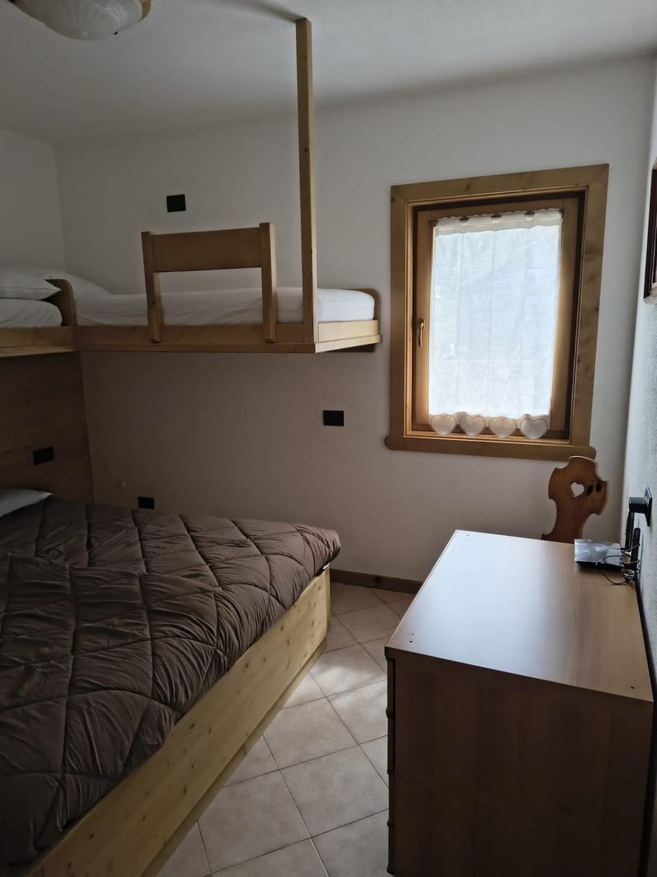 Bedroom, bunk bed