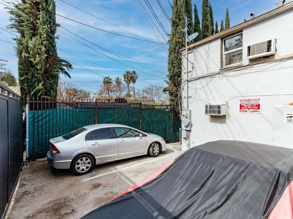 Spacious 1 bedroom in Studio City -B Apartment in Studio City