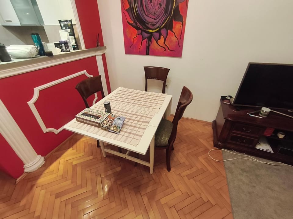 TV and multimedia, Living room, Seating area, Dining area, Breakfast