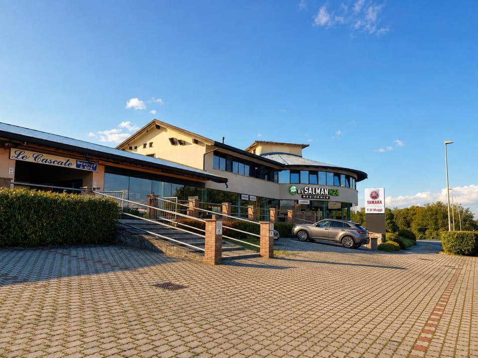 Property building, Day, Parking
