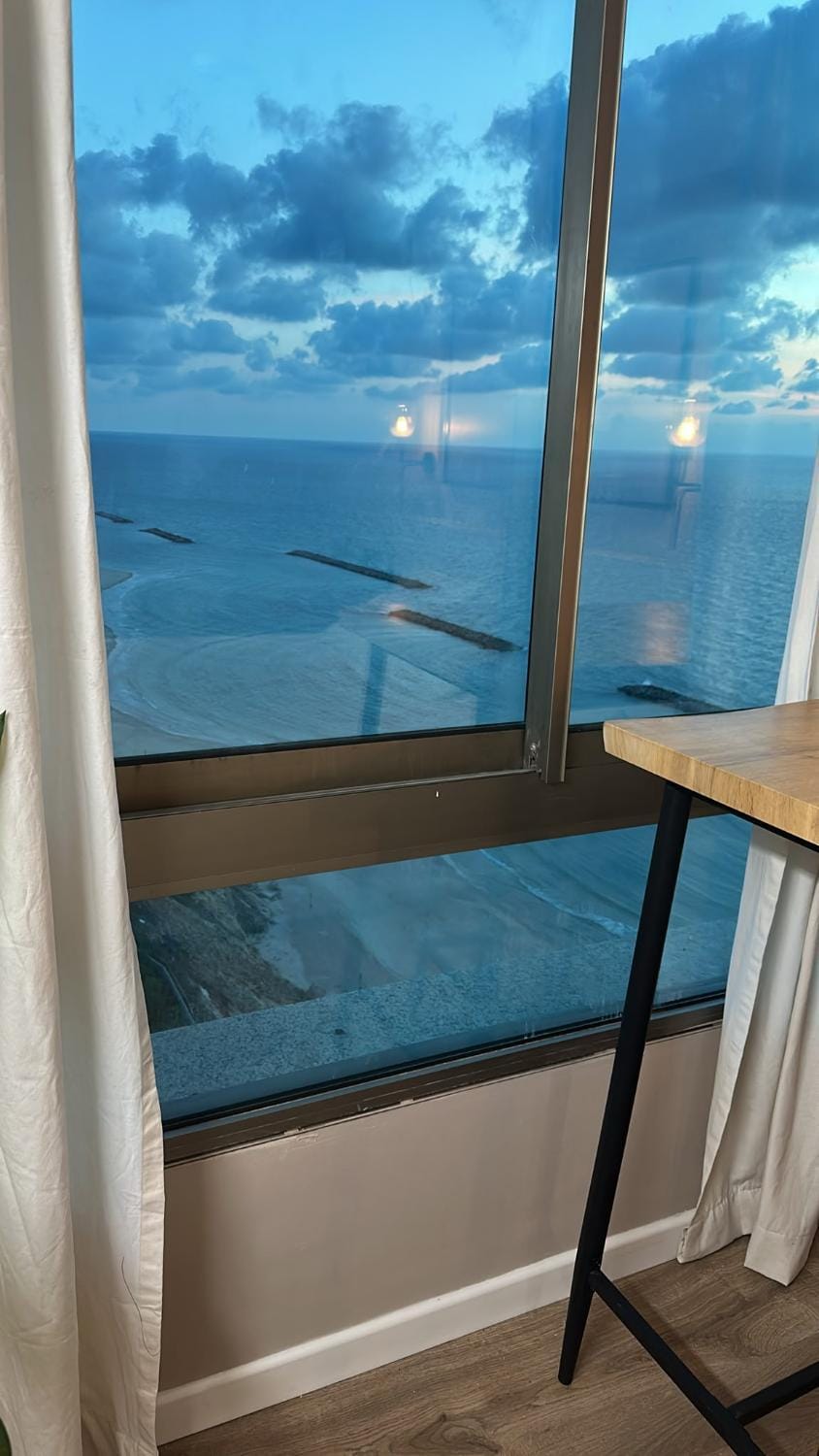 Bar Suite Apartment in Netanya