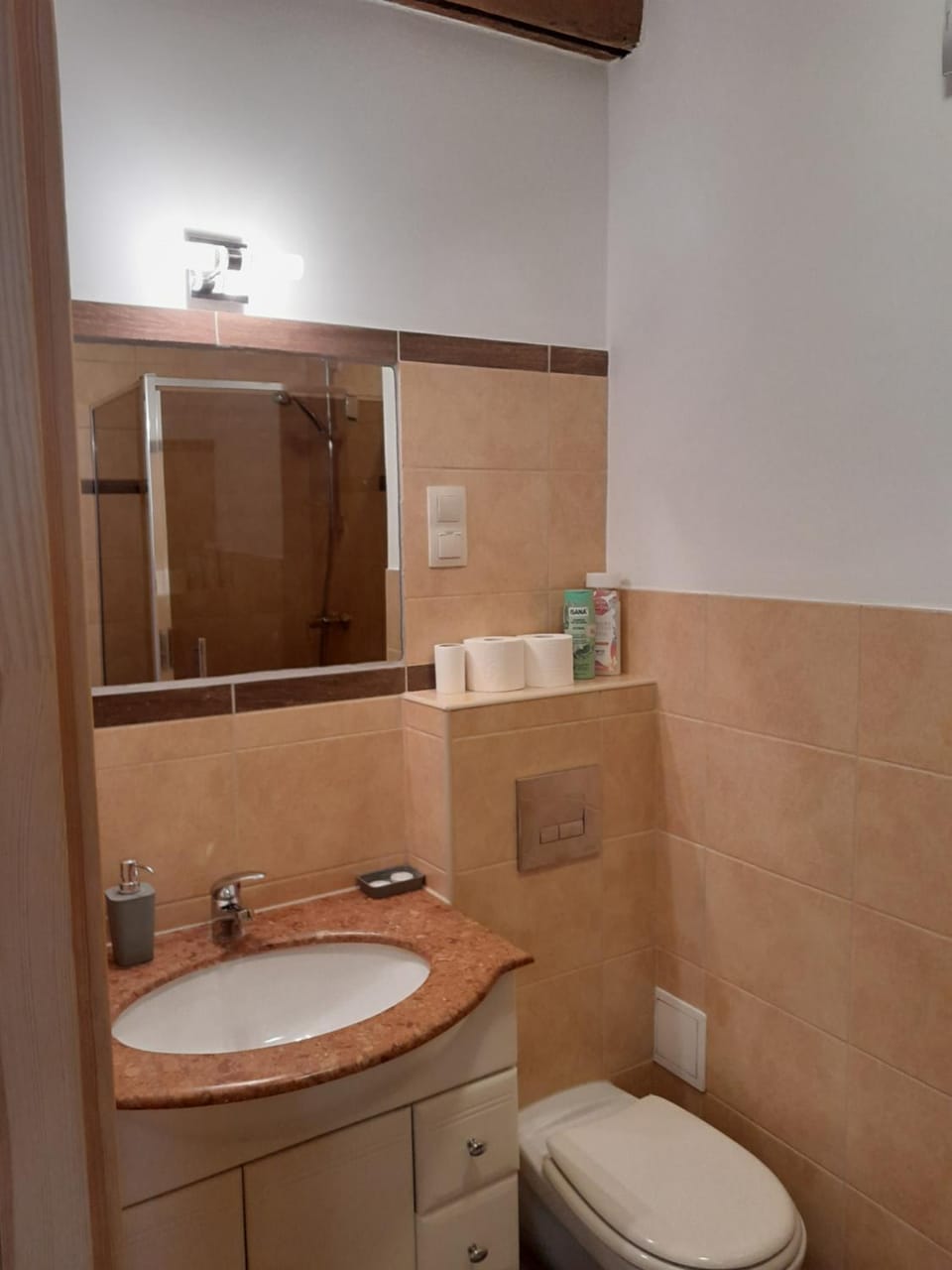 Academus - Pub, Rooms, Cider Bed and Breakfast in Wroclaw