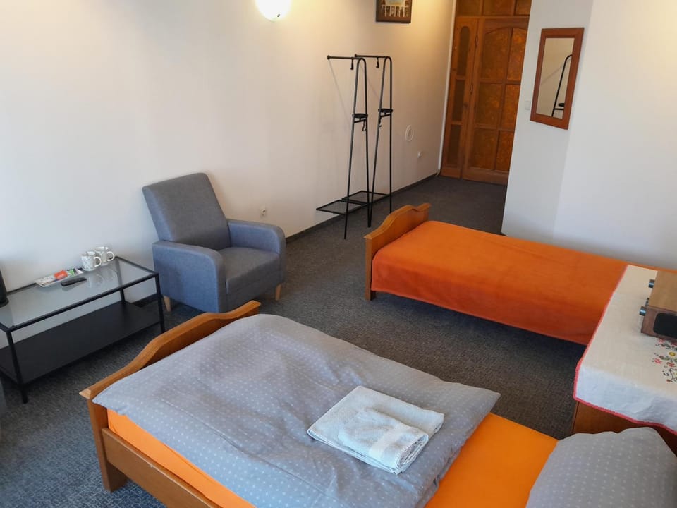 Academus - Pub, Rooms, Cider Bed and Breakfast in Wroclaw