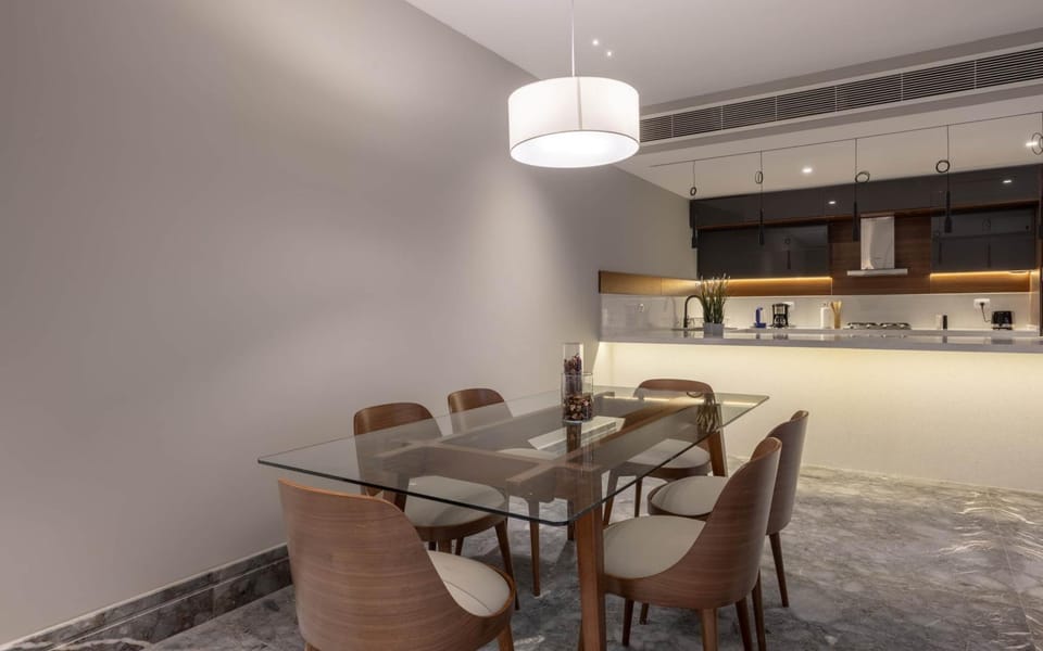 Kitchen or kitchenette, Dining area